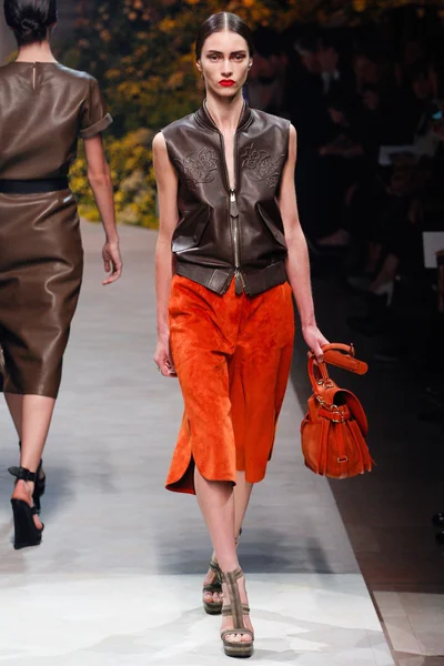 Look 3